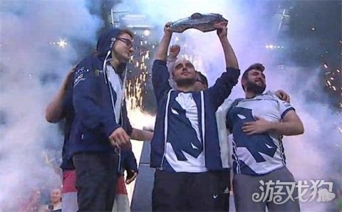 项运动中实 项运动中实